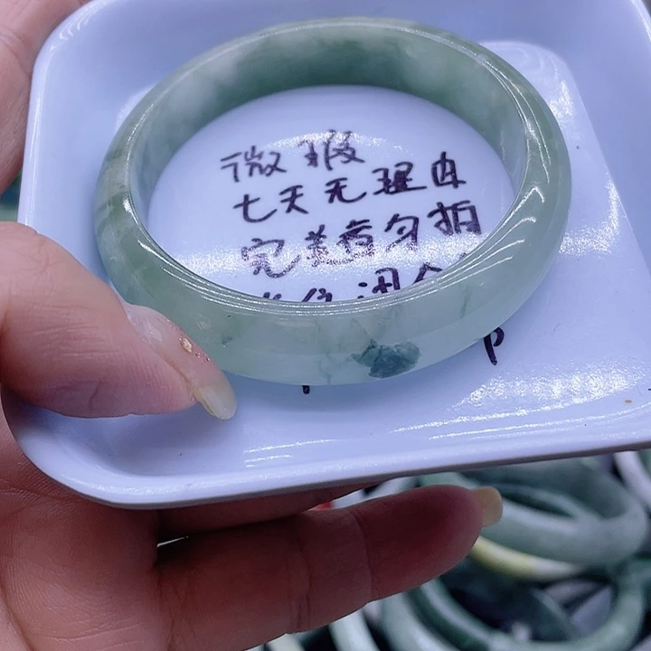 翡翠未镶嵌手镯手镯