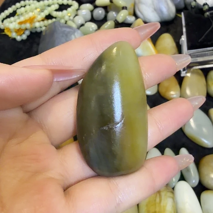 米***多和田玉未镶嵌挂件