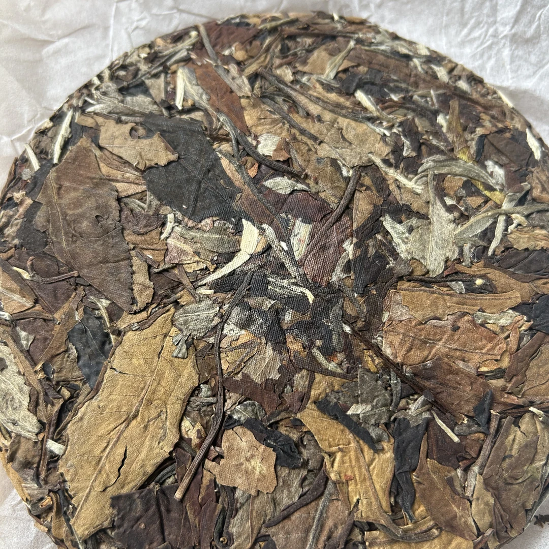 2025年 滑竹梁子古树白茶普洱茶（白茶） 200克饼茶