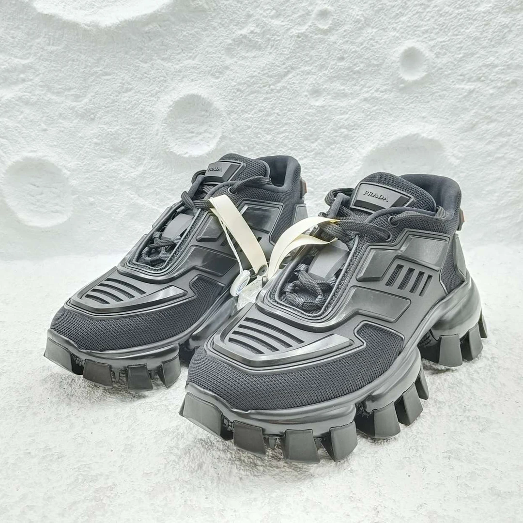 99新 Prada/普拉达 35.5码/黑色运动鞋/A2043