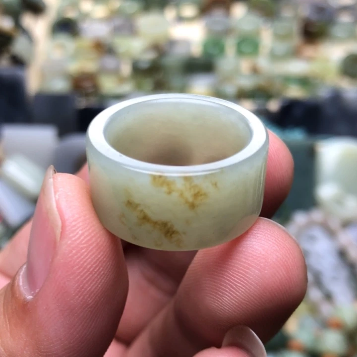 和田玉颈饰未镶嵌?****?