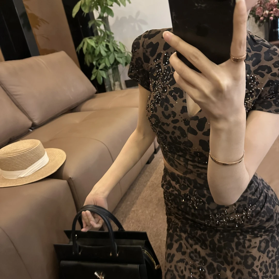 【OS&one show】性感气质V领上衣豹纹半身裙女包臀裙复古中长鱼尾裙