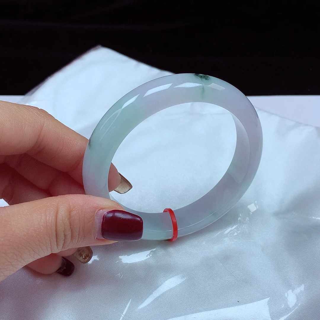 翡翠手镯未镶嵌翡翠