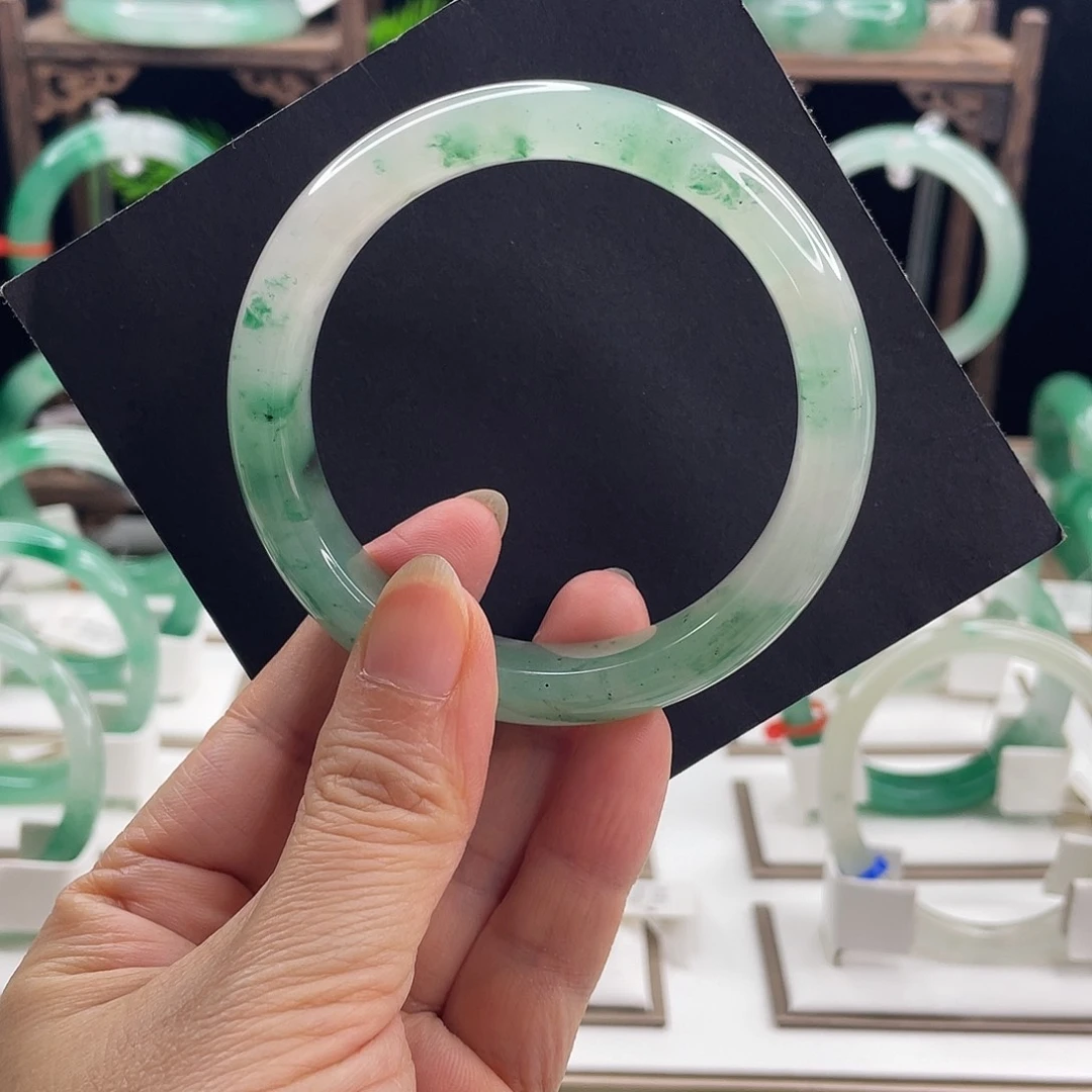 石英质玉未镶嵌手镯