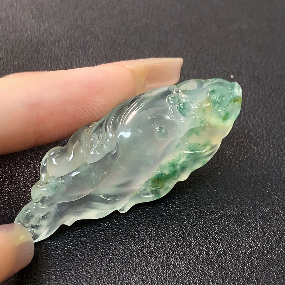 翡翠未镶嵌颈饰鲲鹏