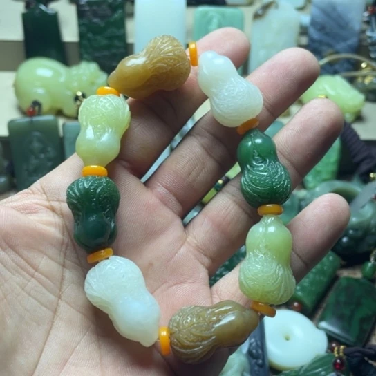 和田玉（糖玉）未镶嵌颈饰