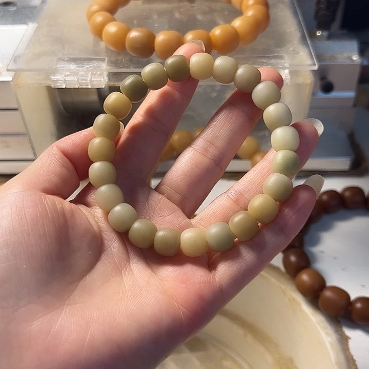 白玉菩提手串浅绿色
