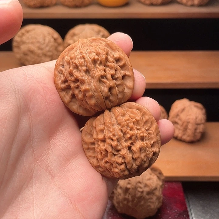 文玩核桃把件39.8原装毕业山地红皮四座楼