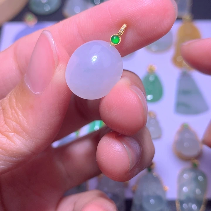 颈饰18K金镶嵌翡翠翡翠