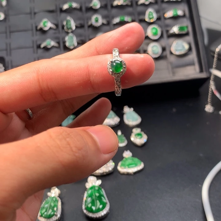 翡翠未镶嵌戒指戒指
