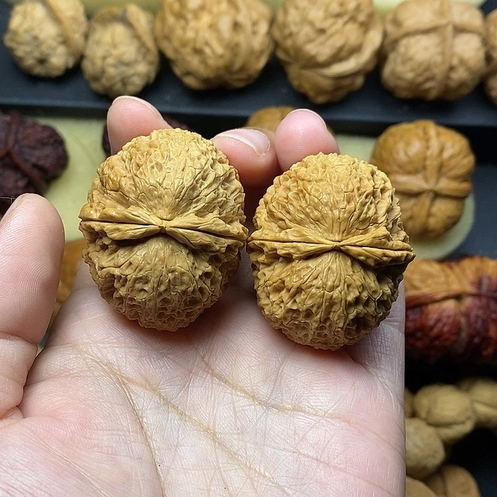 吊坠桃核金狮绣球41尺