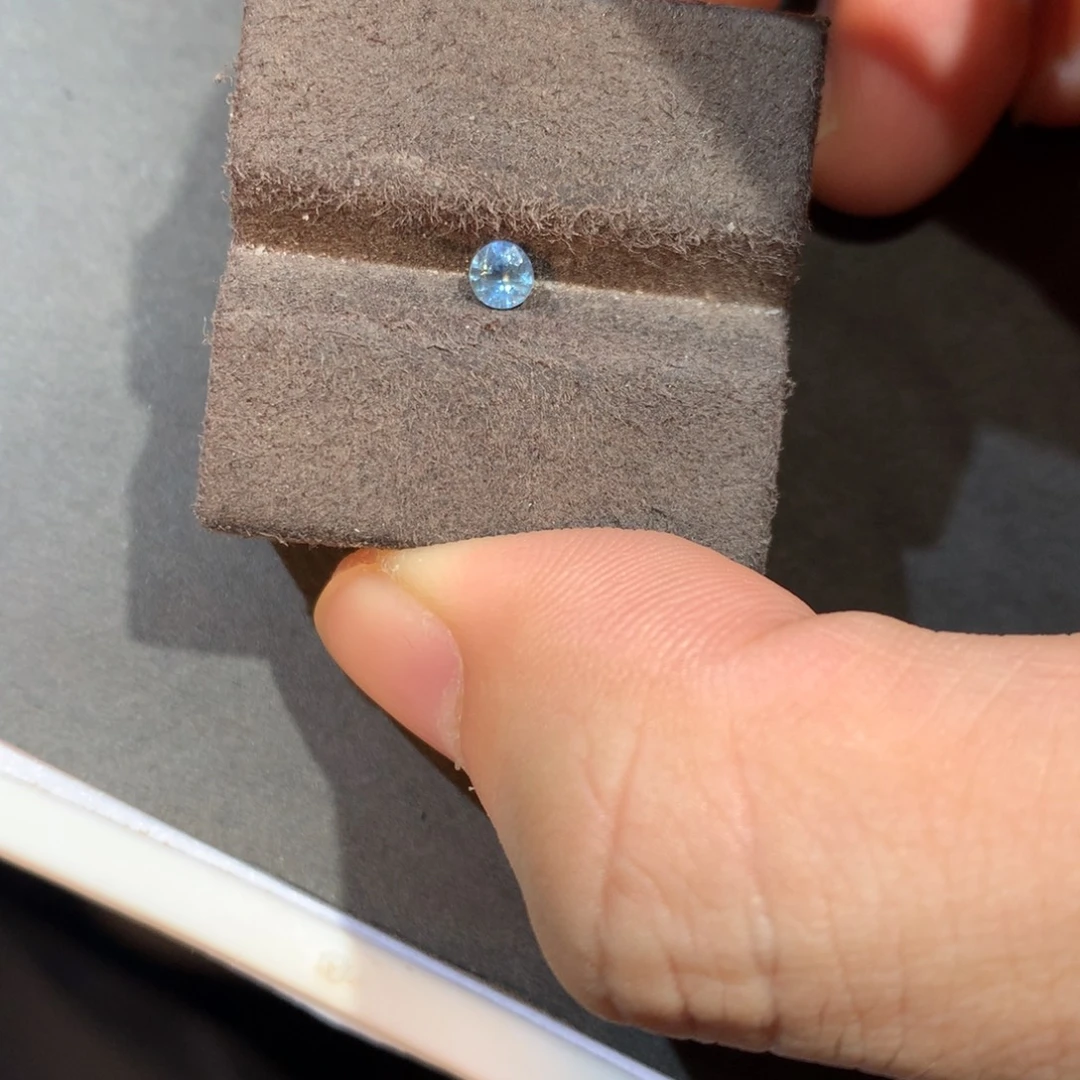 蓝宝石裸石圆3.6    0.26克拉