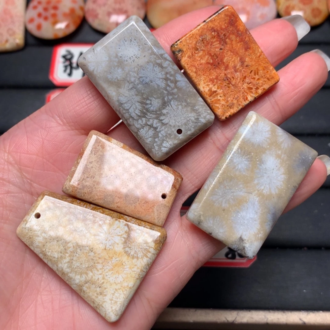 【闪购商品】硅化玉颈饰未镶嵌春****士