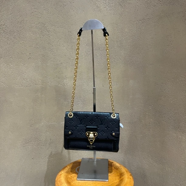 95新 LouisVuitton/路易威登 舍得 Lv 黑金压纹翻盖包