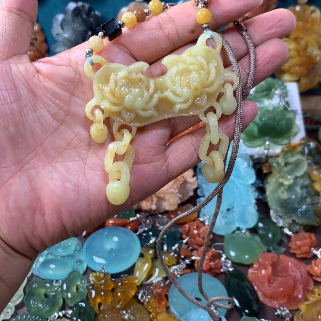 未镶嵌蛇纹石玉挂坠