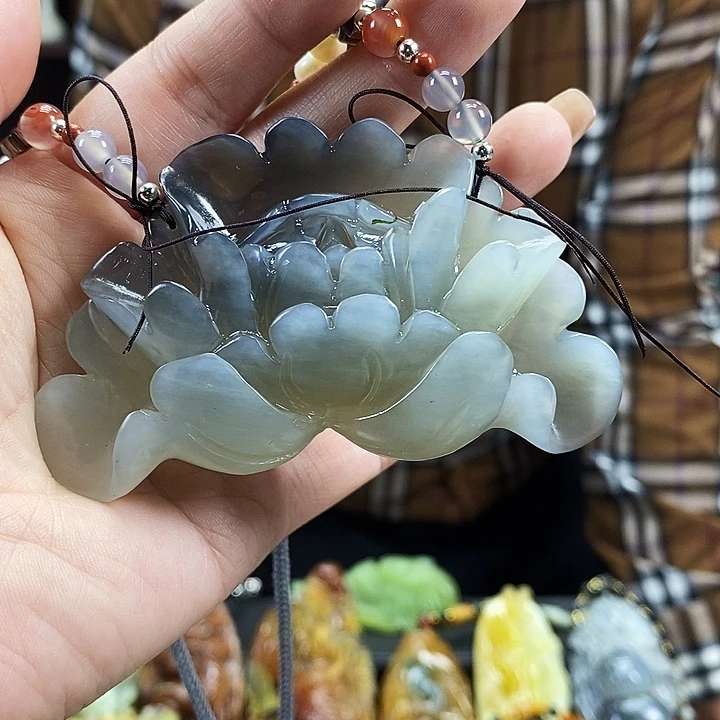 蛇纹石玉吊坠未镶嵌