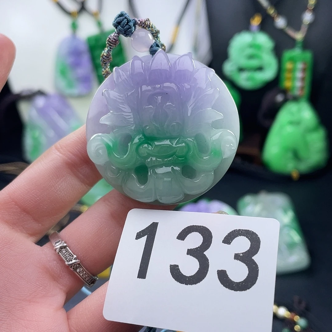 翡翠未镶嵌吊坠(赠链)