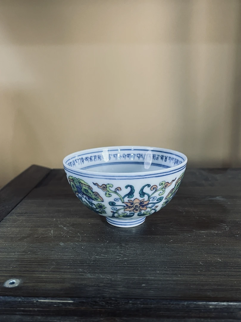斗彩主人杯缠枝莲纹