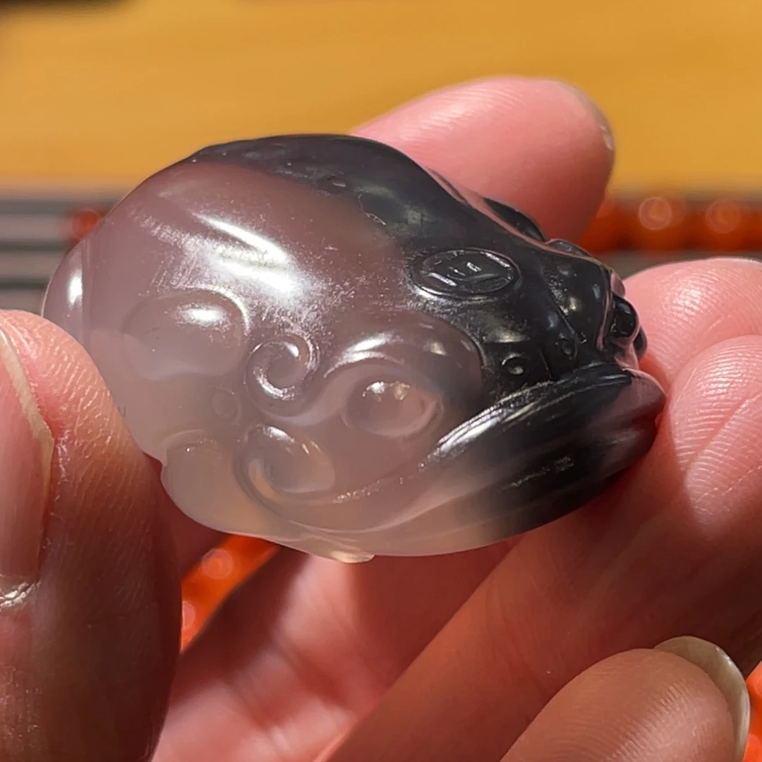 玛瑙/玉髓未镶嵌雕件金蟾40x31x16mm