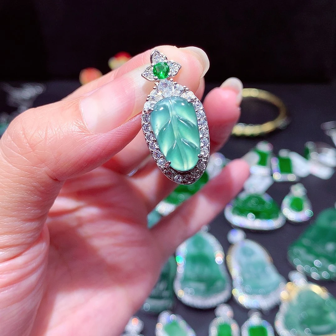 【闪购商品】翡翠吊坠(不含链)未镶嵌