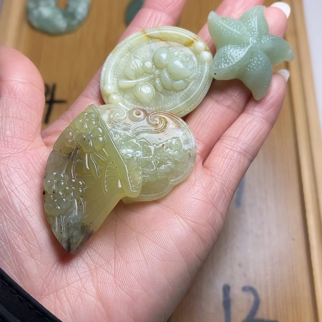 木***吉蛇纹石玉未镶嵌颈饰