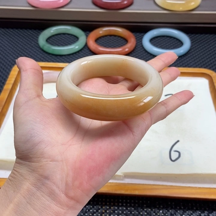 未镶嵌手镯石英岩玉