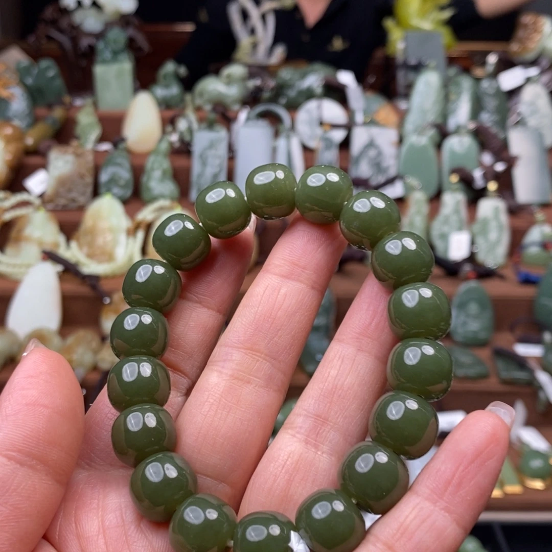 菩***子和田玉未镶嵌手链