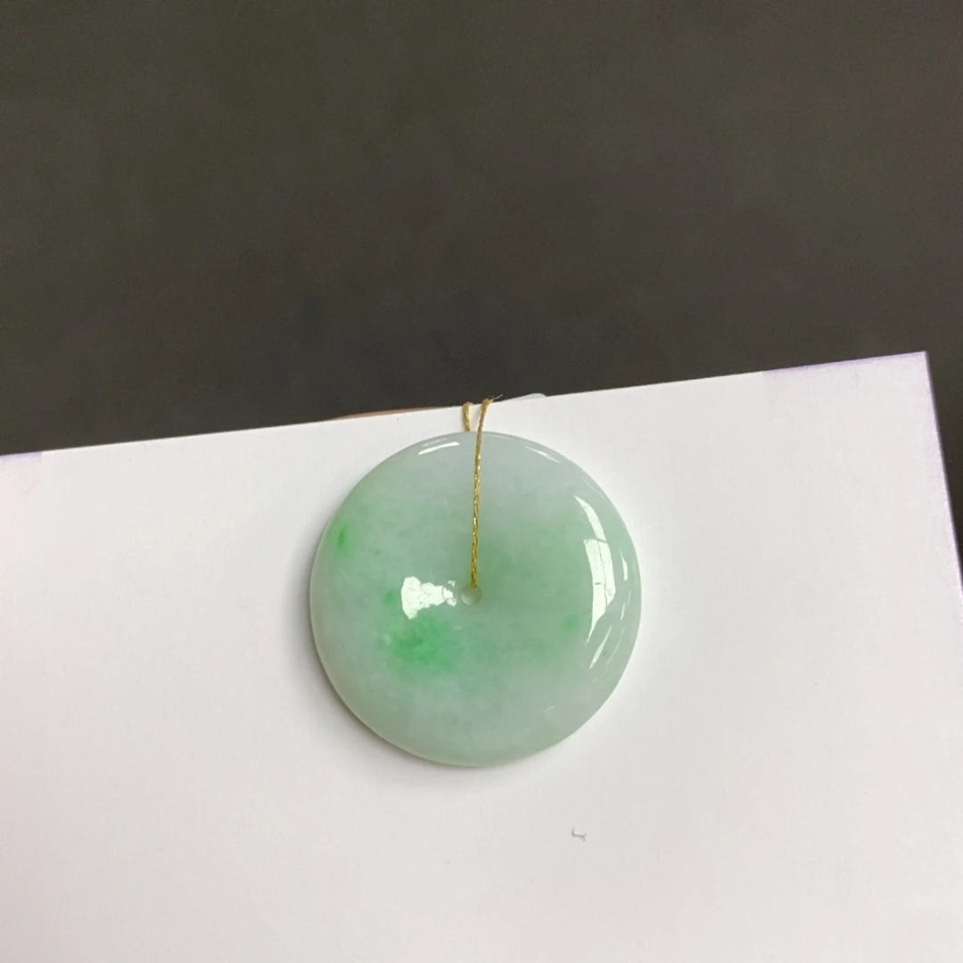 翡翠未镶嵌颈饰平安扣