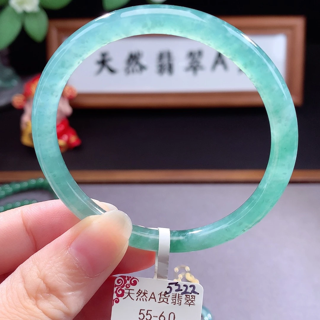 未镶嵌手镯（圆镯）翡翠
