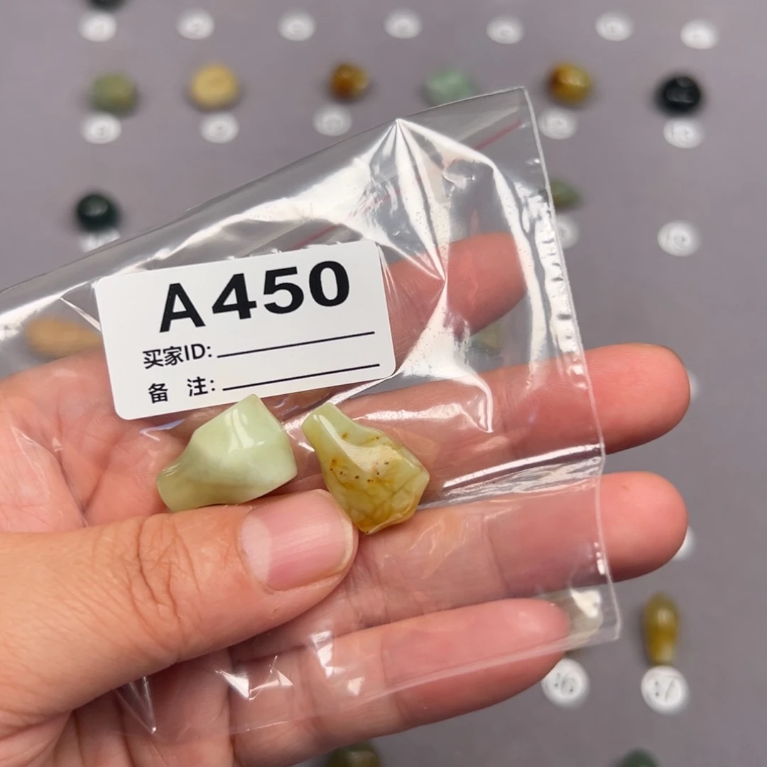 未镶嵌蛇纹石玉颈饰红****行微瑕不退不换