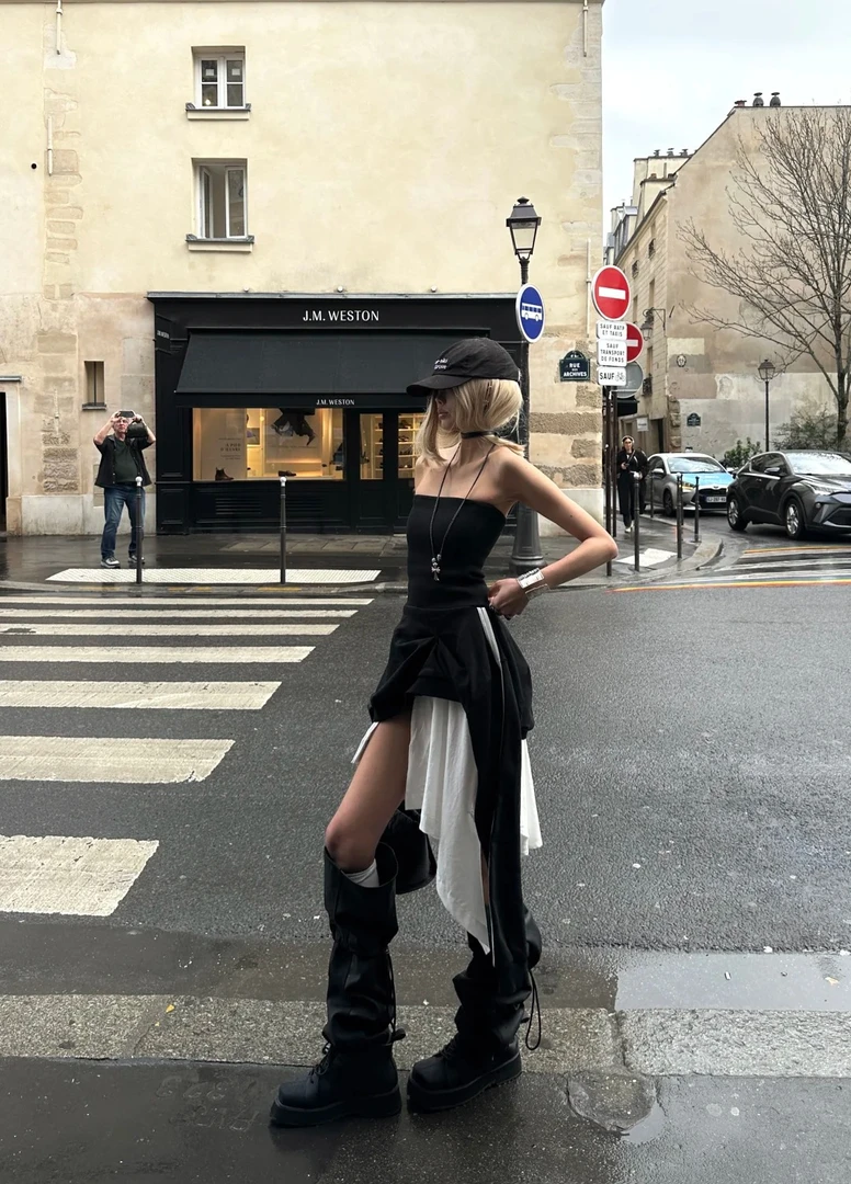 法式高级感不规则抹胸连衣裙女2025春夏新款收腰显瘦甜辣风裙子女