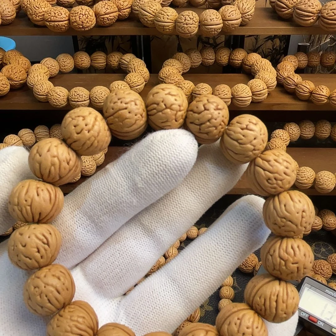 桃核吊坠肉纹元宝手串