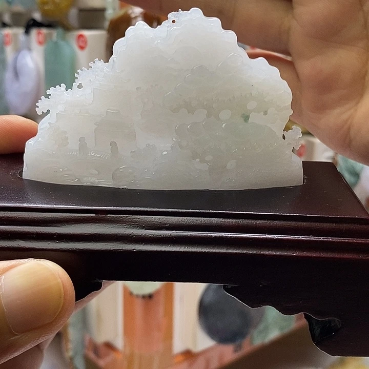 翡翠未镶嵌颈饰每天