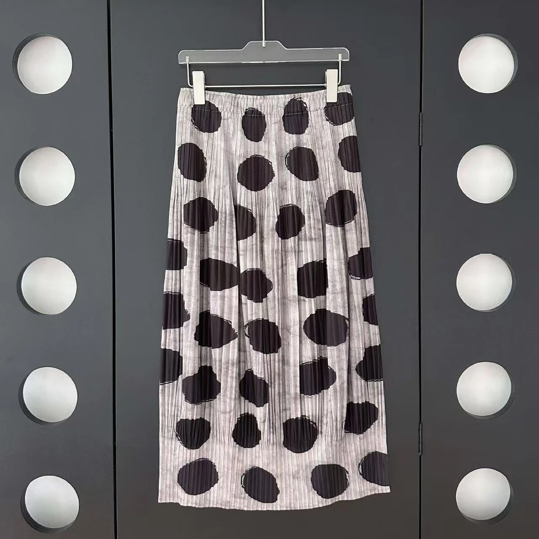 一裙多穿三宅褶皱肌理感大波点松紧高腰宽松花苞半裙