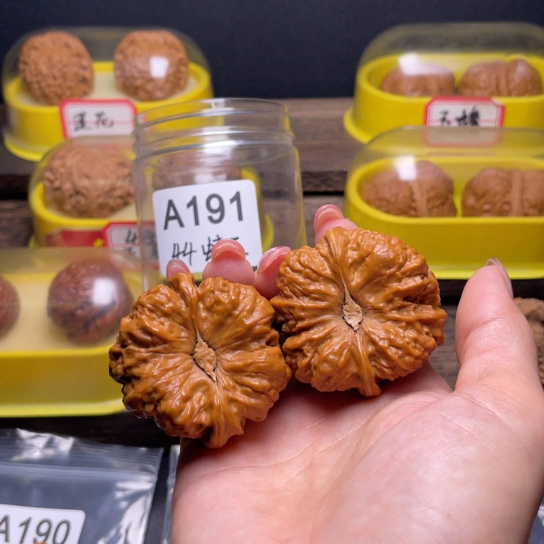 认***的文玩核桃吊坠箭毒蛙