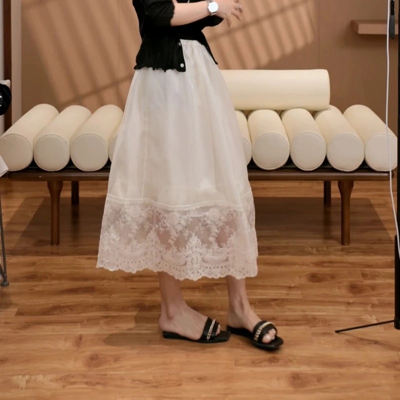 "朦胧白雾"春夏女款拼接蕾丝法式半身裙LK2502061