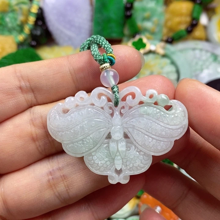 翡翠未镶嵌吊坠(赠链)