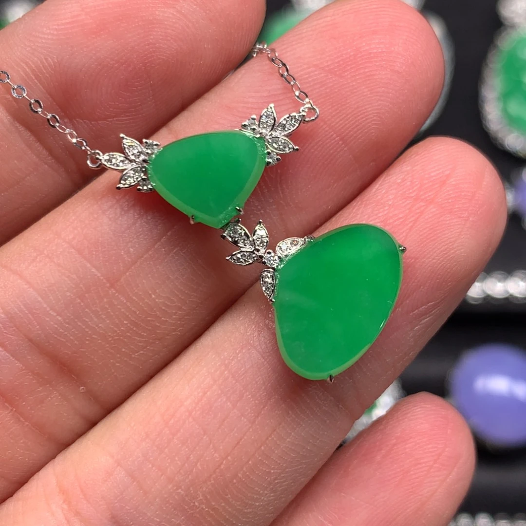 翡翠18K金镶嵌耳饰吊坠