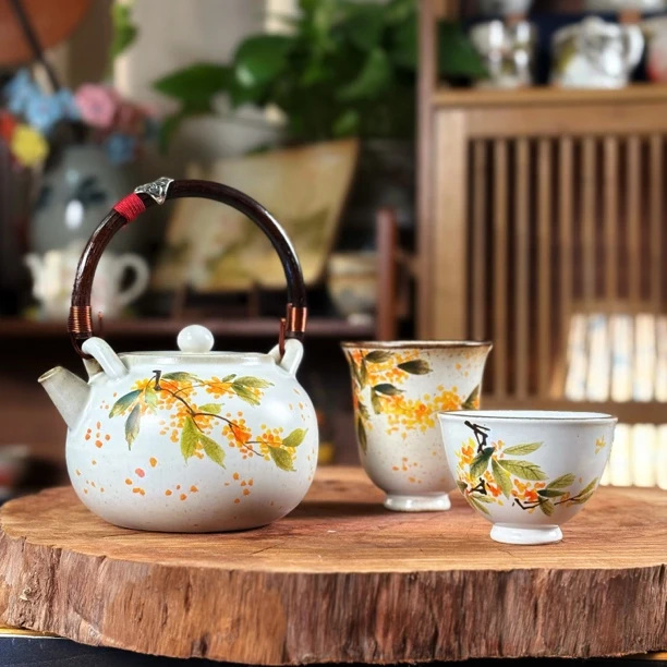 景德镇手绘釉中彩桂花壶