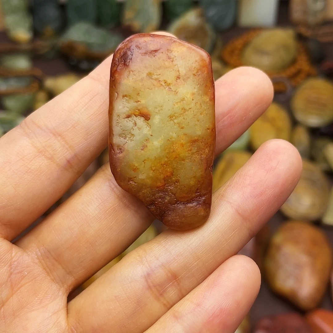 颈饰未镶嵌岫岩河磨玉（透闪石质玉）