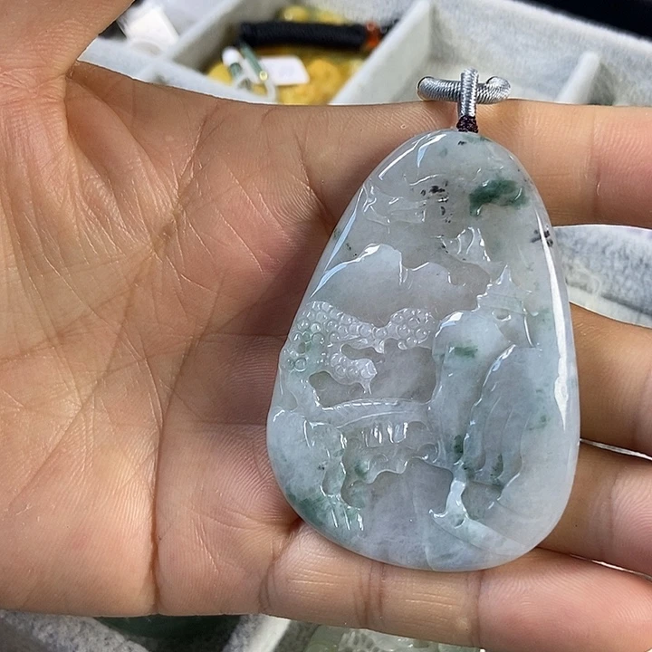 翡翠未镶嵌吊坠(赠链)