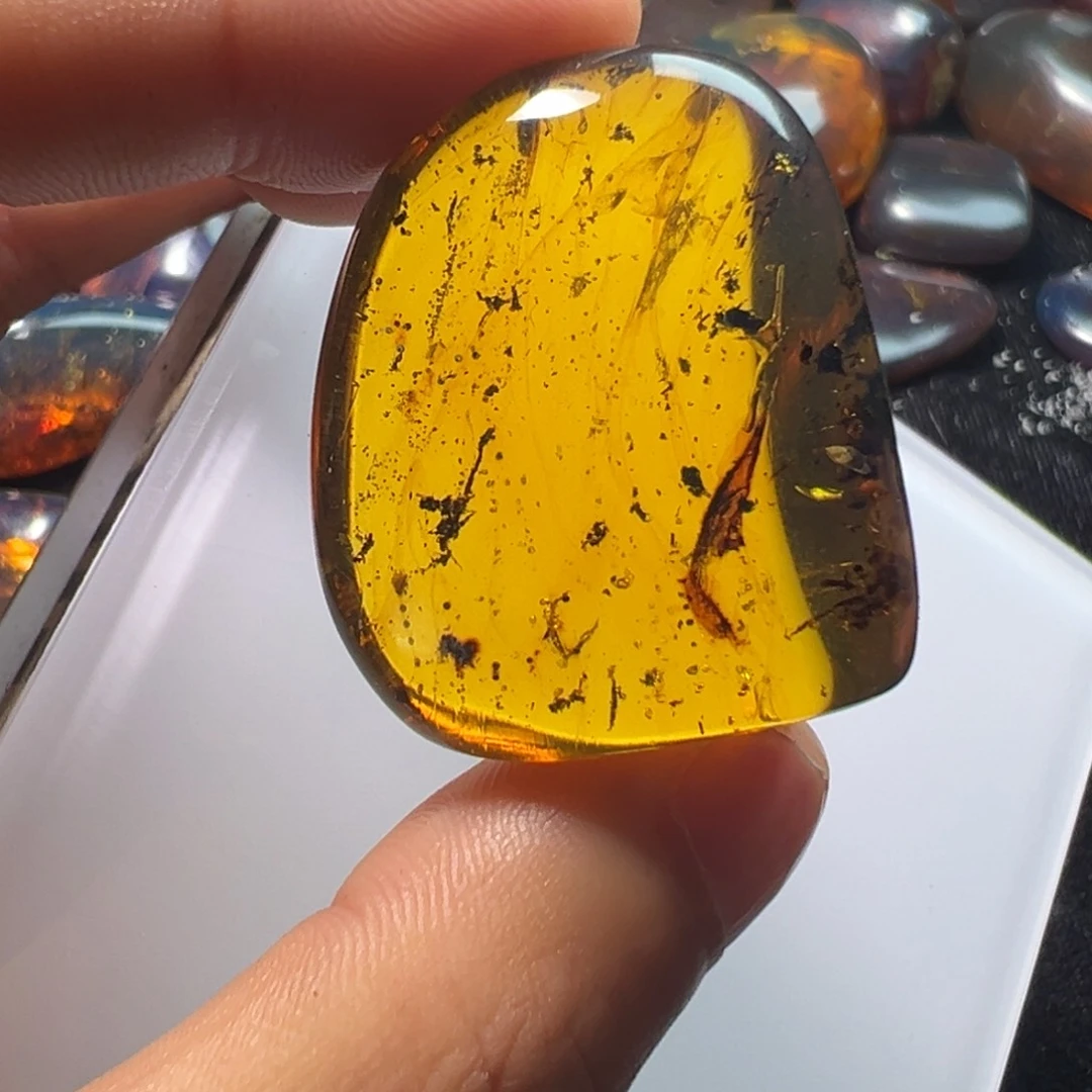 琥珀裸石未镶嵌吊坠