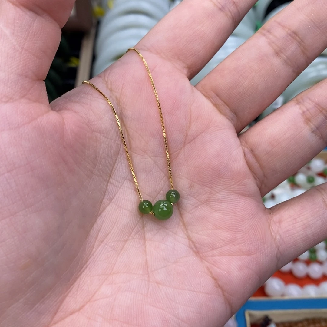 颈饰未镶嵌和田玉（碧玉）