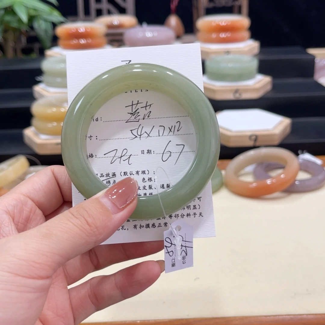 石英质玉手镯未镶嵌莲*