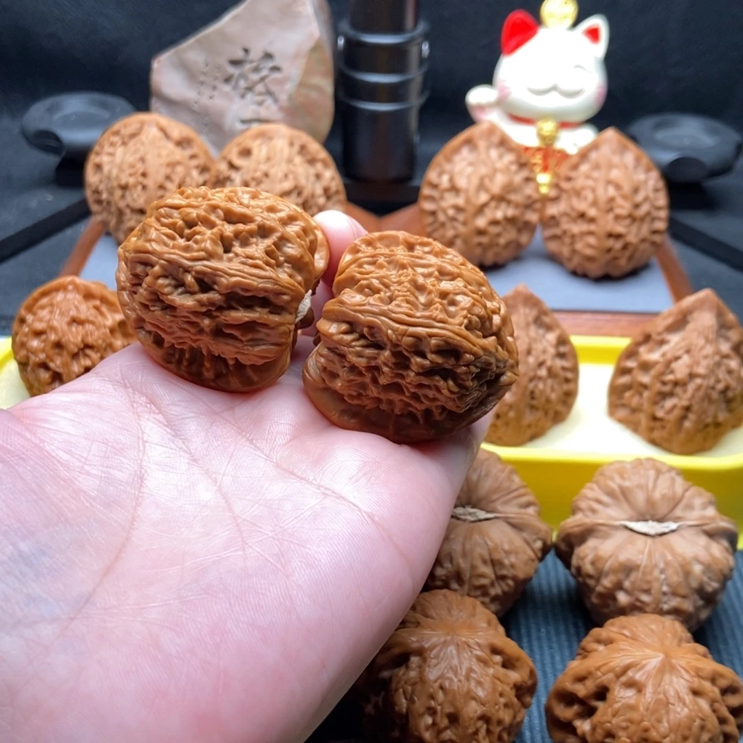 文玩核桃吊坠三角白