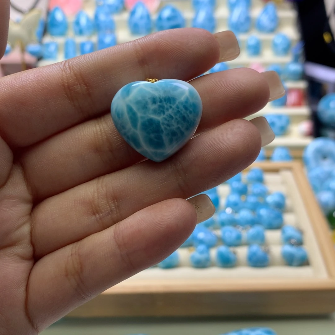 18K金镶嵌针钠钙石（海纹石）颈饰