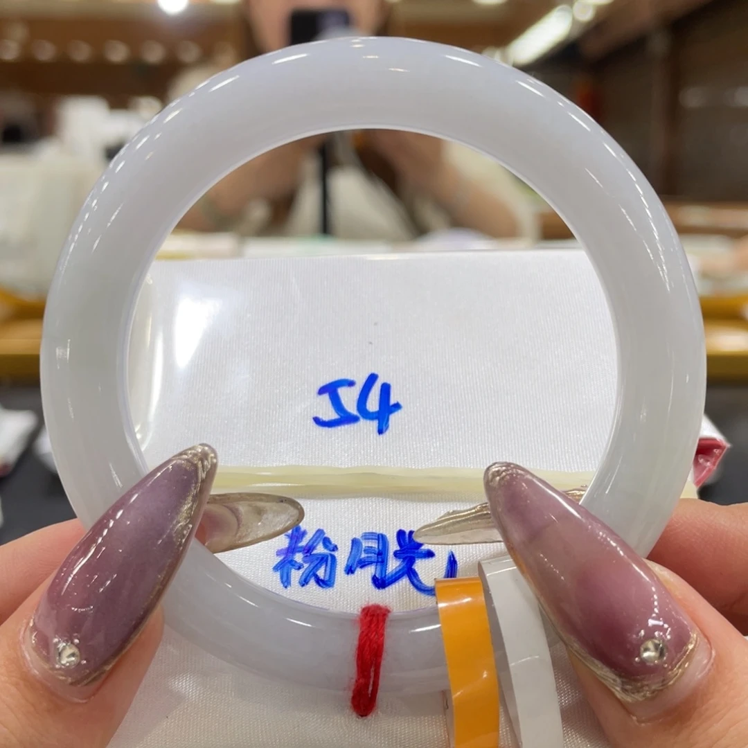 翡翠手镯未镶嵌翡翠