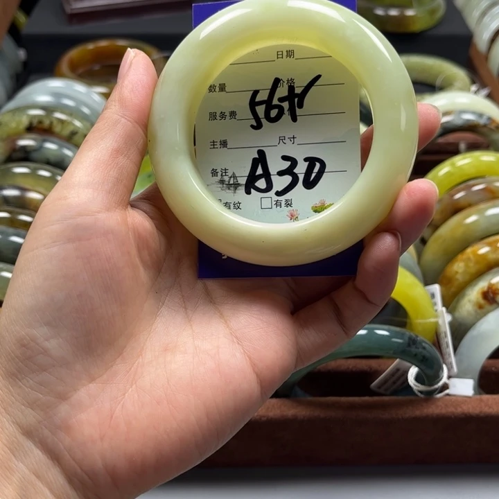 蛇纹石玉手镯未镶嵌我****?