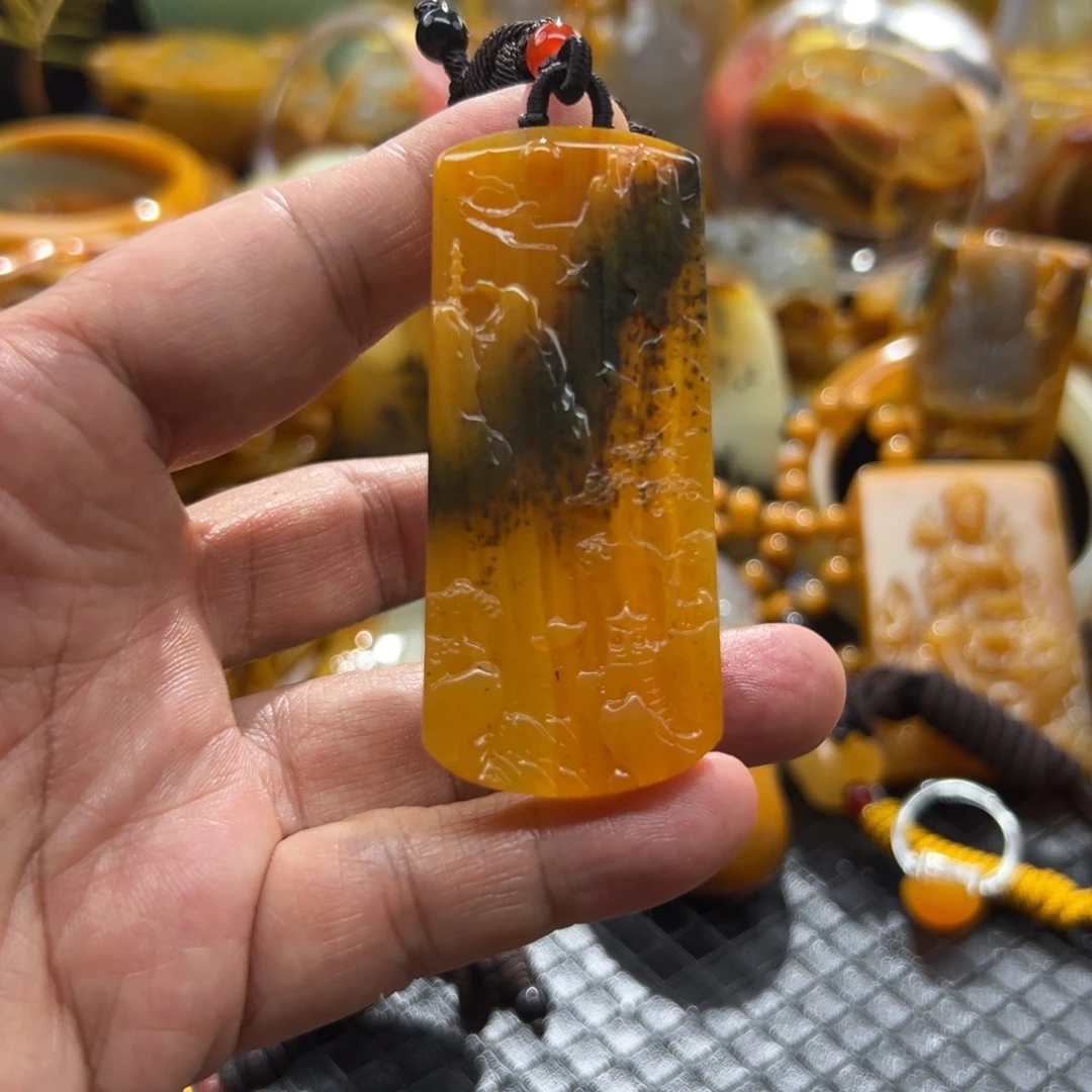 颈饰未镶嵌石英质玉