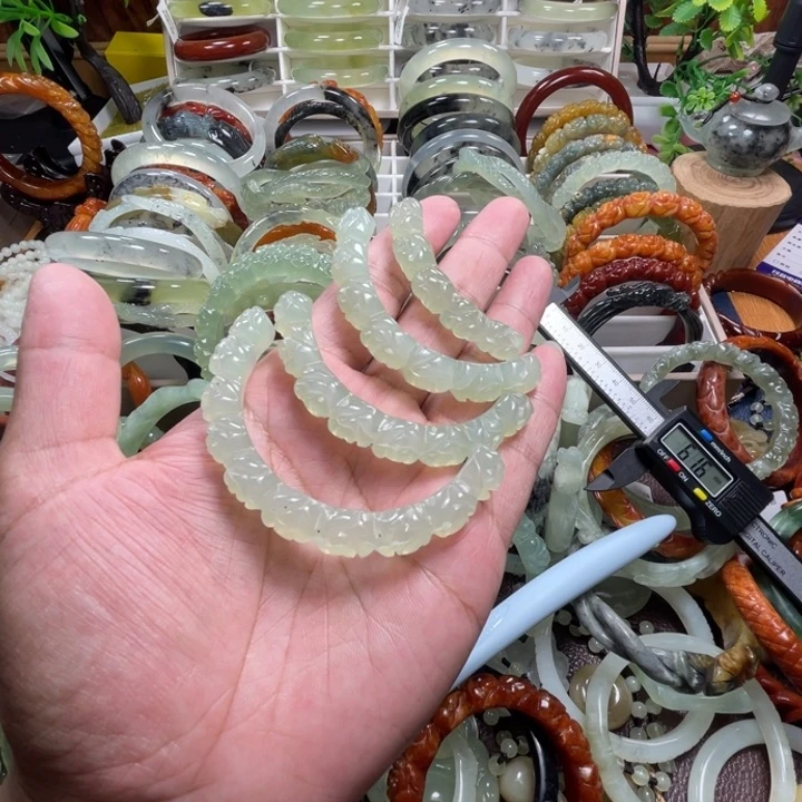 未镶嵌蛇纹石玉手镯